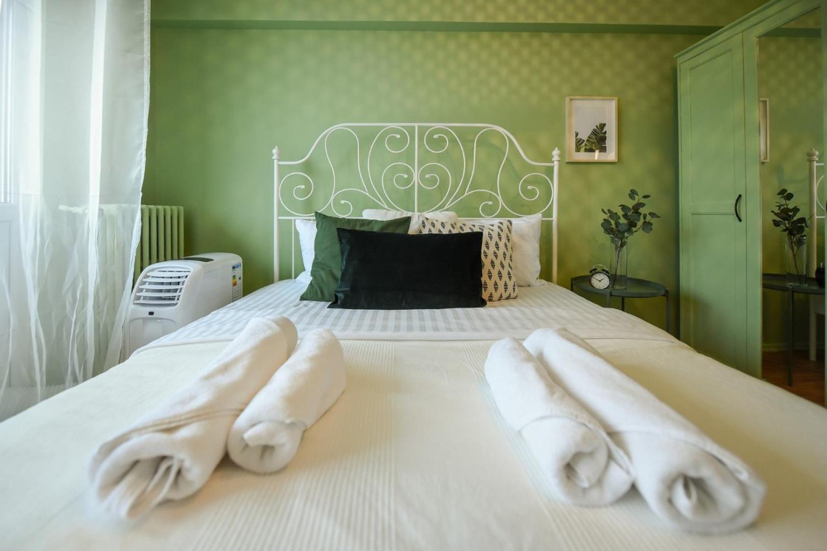 Chic Accommodation With Breathtaking Views Over Calea Victoriei - Your Central Heaven Bukarest Exterior foto